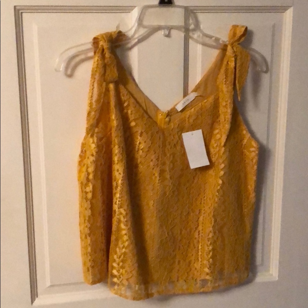 Lush lace tie tank - Picture 4 of 4